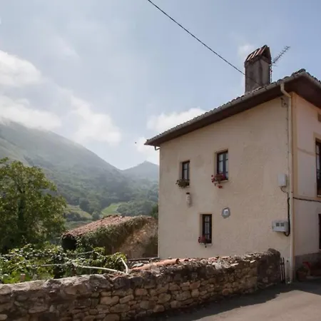 Casa Del Cuetu. Traditional In Asturias Mere