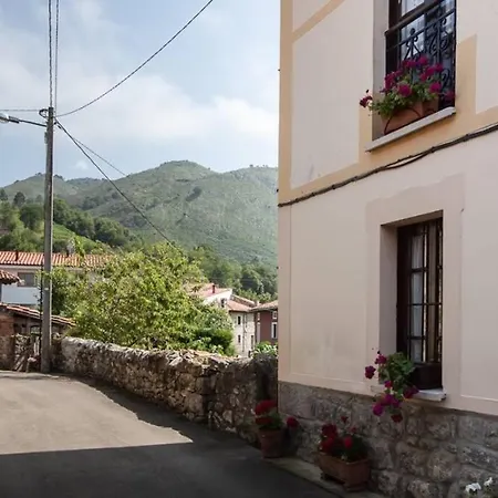 Casa Del Cuetu. Traditional In Asturias بيت للعطل