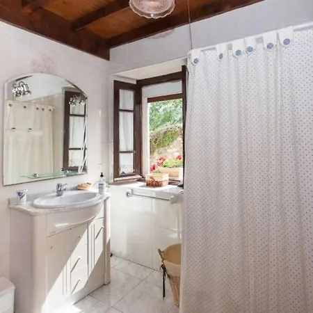 Casa Del Cuetu. Traditional In Asturias Mere