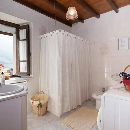 Casa Del Cuetu. Traditional In Asturias Mere