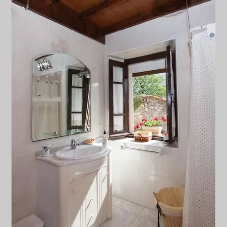 Casa Del Cuetu. Traditional In Asturias