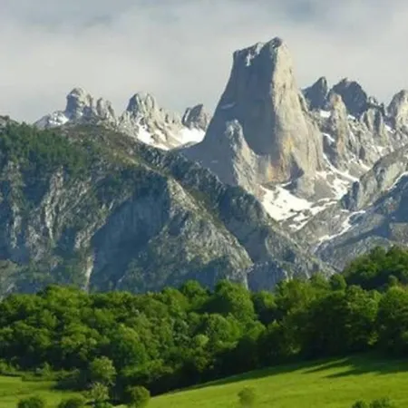 Casa Del Cuetu. Traditional In Asturias Mere