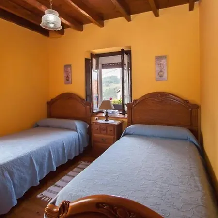 Casa Del Cuetu. Traditional In Asturias