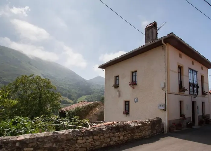 Casa Del Cuetu. Traditional In Asturias Meré