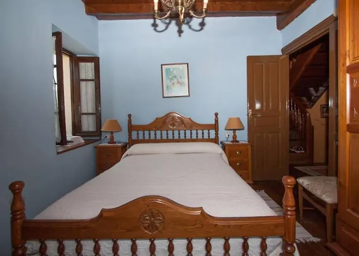 Casa Del Cuetu. Traditional In Asturias Meré