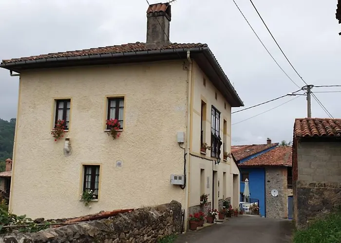 Casa Del Cuetu. Traditional In Asturias