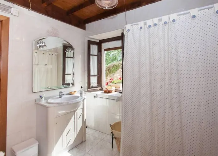 Casa Del Cuetu. Traditional In Asturias Meré