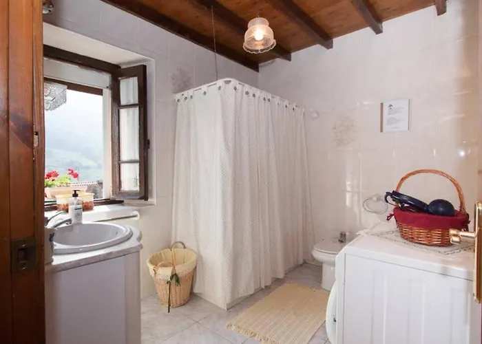 Casa Del Cuetu. Traditional In Asturias Meré