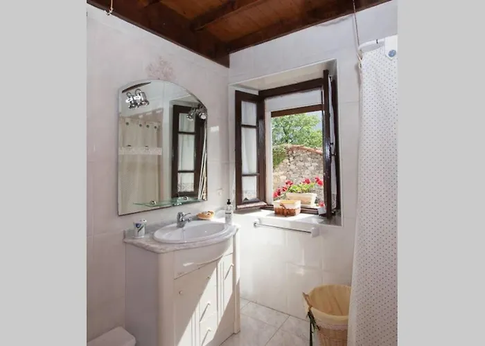 Casa Del Cuetu. Traditional In Asturias