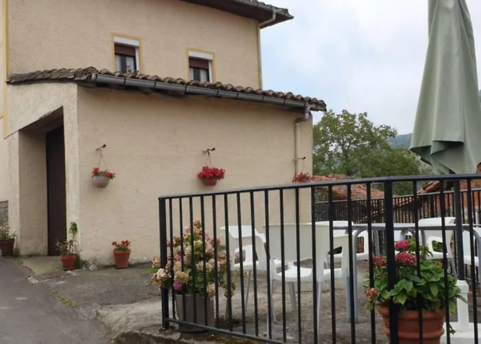 Nyaraló Casa Del Cuetu. Traditional In Asturias Meré