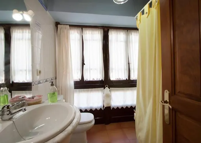 Casa Del Cuetu. Traditional In Asturias Nyaraló Meré